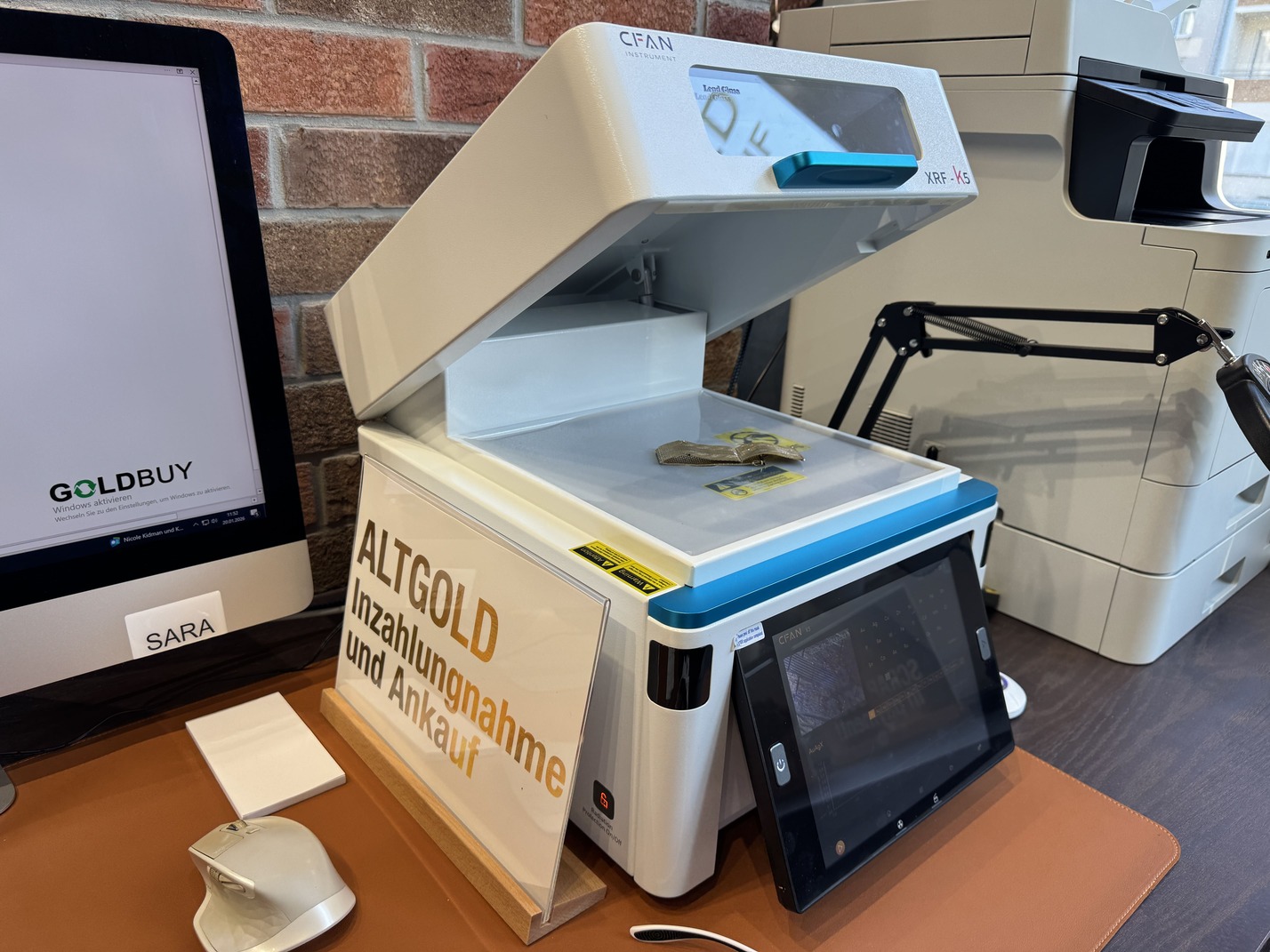 Präzise Goldanalyse mit RFA-Scanner bei GoldBuy Berlin